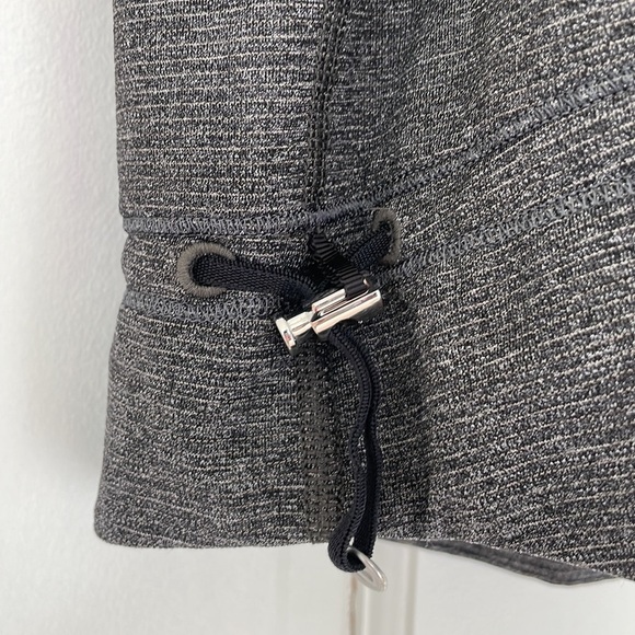 LULULEMON Rest Less tank size 6 grey built in bra floral - Picture 4 of 7